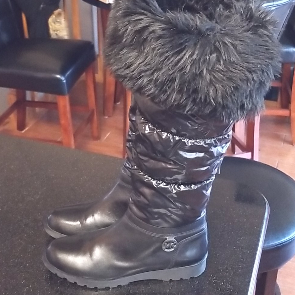 Michael Kors Boot - Picture 3 of 11